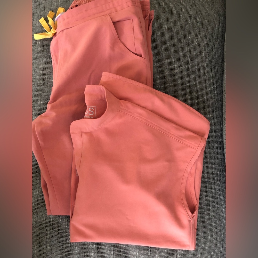 Figs set - pink small scrubs